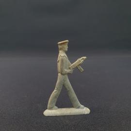 Винтажная миниатюра ссср. Фигурка военного связиста с полевым телефоном, коллекционный сувенир