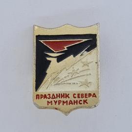 Значок СССР. Праздник севера, Мурманск, спорт, лыжи, самолет. Винтажный значек.