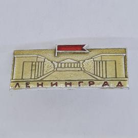 Значок СССР. Ленинград, архитектура, красный флаг. Винтажный значек.