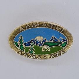 Значок СССР. Алма Ата, горы, ели, пейзаж, Казахстан. Винтажный значек.