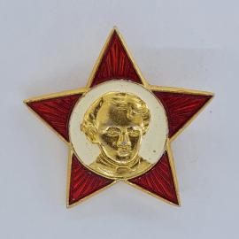 Значок СССР. Красная звезда, портрет Юрия Гагарина, космос. Винтажный значек.