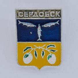 Значок СССР. Сердобск, рыбы и ветка с плодами, город Свердловская область. Винтажный значек.