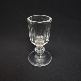 Рюмка винтажная стеклянная на ножке, СССР. Граненая форма для сервировки стола и коллекции