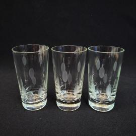 Винтажные стопки СССР из стекла, 3 штуки. Набор рюмок с матовым растительным рисунком