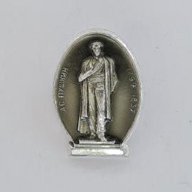 Значок СССР. А.С. Пушкин, 1799 1837, памятник поэту, литература. Винтажный значек.
