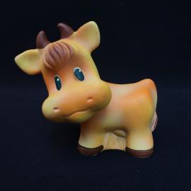 Винтажная игрушка коровка СССР. Резиновая фигурка теленок для коллекции и советского интерьера