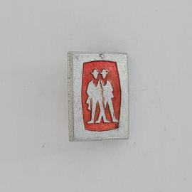 Значок СССР. Силуэты людей, голуби, фестиваль молодежи. Винтажный значек.