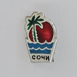 Значок СССР. Сочи, пальма, море, курортный город. Винтажный значек.
