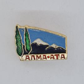 Значок СССР. Алма Ата, горы и деревья, Казахстан. Винтажный значек.