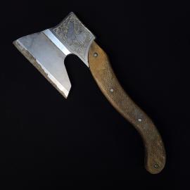 Топорик винтажный, СССР. Сталь, деревянная рукоять, декоративная гравировка на лезвии