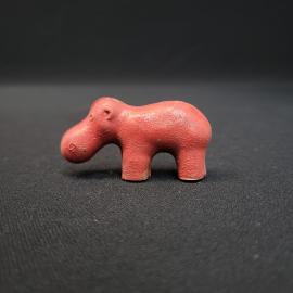 Игрушка винтажная, СССР. Фигурка бегемота, резина красного цвета для кукольного набора