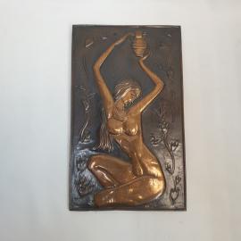 Панно настенное винтажное, СССР. Чеканка по металлу с женской фигурой, прямоугольное