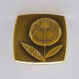 Значок СССР. ММФ, земной шар и лента, международная тематика. Винтажный значек.