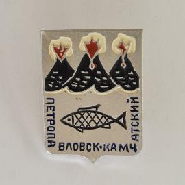 Значок СССР. Петропавловск Камчатский, рыба и птицы, Камчатка, природная тематика. Винтажный значек.