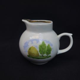 Молочник винтажный, СССР. Фарфор, с ручной росписью и золотистой каймой