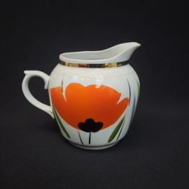 Сливочник винтажный, СССР. Фарфор с цветочным рисунком и золотистой каймой, молочник