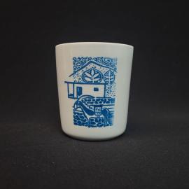 Стакан винтажный, СССР. Фарфор, белый с синим рисунком деревенского пейзажа и золотым краем