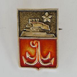 Значок СССР. Цена 18 к, герб с якорем, корабль и звезда, флот. Винтажный значек.