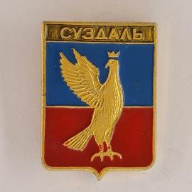 Значок СССР. Суздаль, герб города с птицей на красно синем фоне. Винтажный значек.