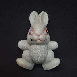 Игрушка винтажная, СССР. Фигурка зайца из пластмассы, белая советская игрушка для детей