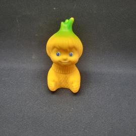 Игрушка винтажная, СССР. Резиновая фигурка мальчика в костюме луковки, персонаж сказки
