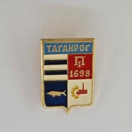 Значок СССР. Таганрог, Ростовская область, герб города, рыба и дата 1698. Винтажный значек.