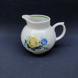 Молочник винтажный, СССР. Фарфор, с цветочным рисунком и зеленой каймой