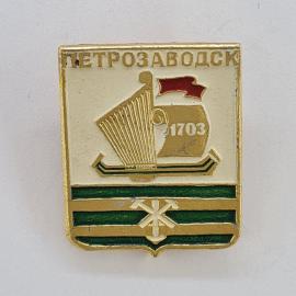 Значок СССР. Петрозаводск, Карелия, ладья, 1703, городской герб. Винтажный значек.