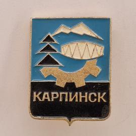Значок СССР. Карпинск, горы, шестерня, промышленность, Свердловская область. Винтажный значек.