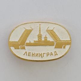 Значок СССР. Ленинград, разводной мост и Петропавловская крепость, городской сувенир. Винтажный знач