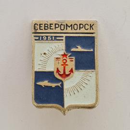 Значок СССР. Североморск, Мурманская область, якорь, рыбы, 1951, морская тема. Винтажный значек.