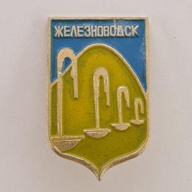 Значок СССР. Железноводск, Кавказ, фонтан на фоне горы, курортный город. Винтажный значек.