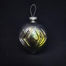 Елочная игрушка винтажная, СССР. Стеклянный шар с рельефным узором, серебристого цвета