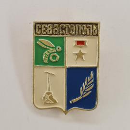 Значок СССР. Севастополь, герб города, звезда и лавровая ветвь, Крым. Винтажный значек.