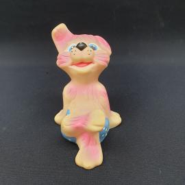 Игрушка винтажная, СССР. Резиновая фигурка котенка в голубых штанишках, высота 14 см