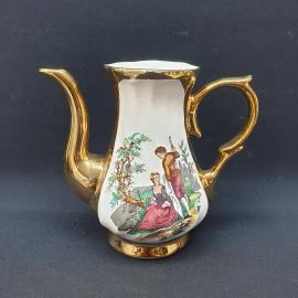 Кофейник винтажный, СССР. Фарфор с позолотой, декоративный рисунок в пасторальном стиле