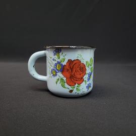 Кружка винтажная, СССР. Эмалированная, светло голубая, с цветочным рисунком и черным краем