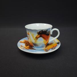 Чайная пара винтажная, СССР. Фарфор, чашка с тарелкой, декор с лошадьми