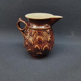 Молочник винтажный, СССР. Керамика, коричневая глазурь с рельефным декором