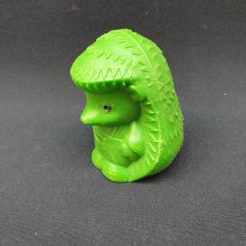 Игрушка винтажная, СССР. Пластмассовая фигурка ежа, зеленая, полая внутри, около 8 см