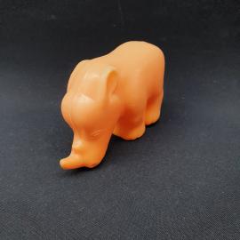 Игрушка винтажная, СССР. Пластмассовая фигурка слона, оранжевая миниатюра для детей