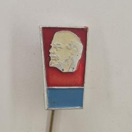 Значок СССР. Профиль Ленина на красно синем фоне, революционная тематика. Винтажный значек.