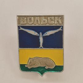 Значок СССР. Вольск, герб города, рыбы и сурок. Винтажный значек.
