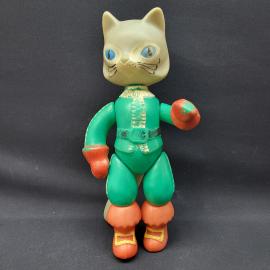 Игрушка пластмассовая винтажная, СССР. Фигура кота в сапогах, высота около 33 см