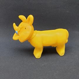 Игрушка винтажная, СССР. Резиновая фигурка коровы желтого цвета с поворотной головой