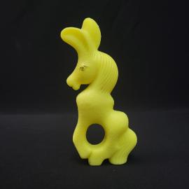 Игрушка винтажная, СССР. Пластмассовая фигурка лошади с отверстием для захвата рукой