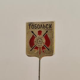 Значок СССР. Тобольск, городской герб с барабаном и знаменами, Тюменская область. Винтажный значек.