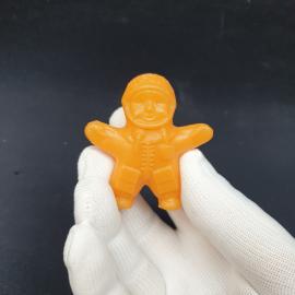 Игрушка винтажная, СССР. Пластмассовая фигурка мальчика в зимней одежде, оранжевая