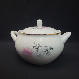 Супница винтажная, СССР. Фарфор с крышкой, белая с цветочным декором и золотистой каймой