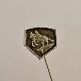Значок СССР. Всадник на коне, животноводство. Винтажный значек.